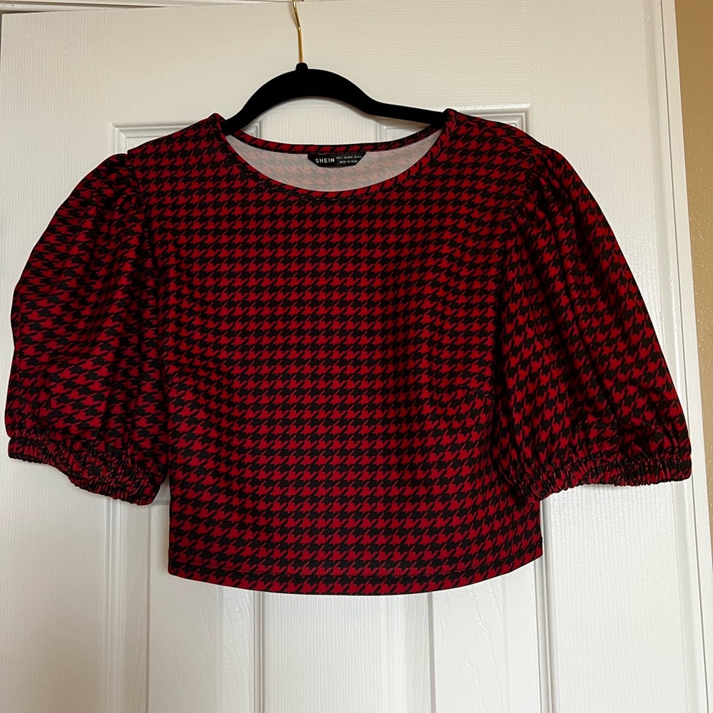 Red and black houndstooth crop top